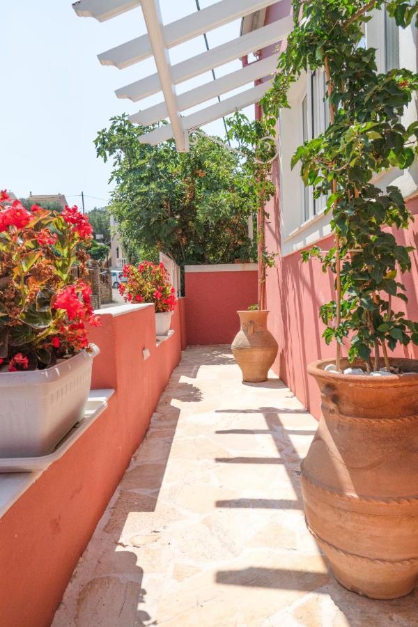 Villa Lefko'S House- Contemporary, Fully Renovated House Kassiopi Esterno foto