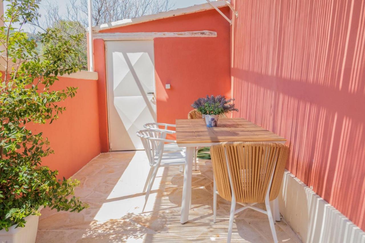 Villa Lefko'S House- Contemporary, Fully Renovated House Kassiopi Esterno foto